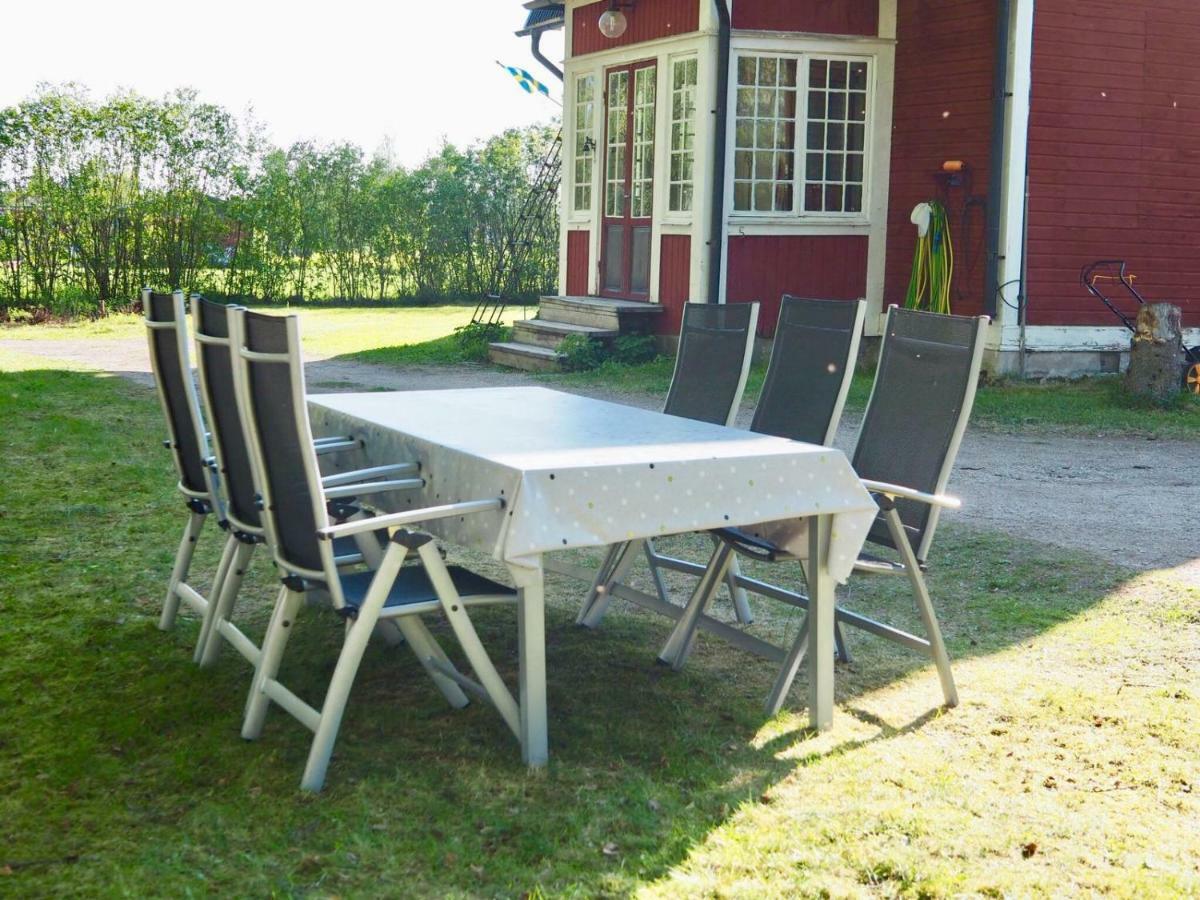 Orsastuguthyrning-Kyrkbyn Villa Ngoại thất bức ảnh